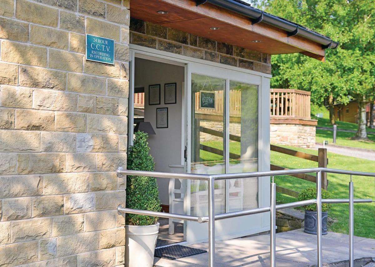 Charlesworth Lodges Glossop Exteriör bild