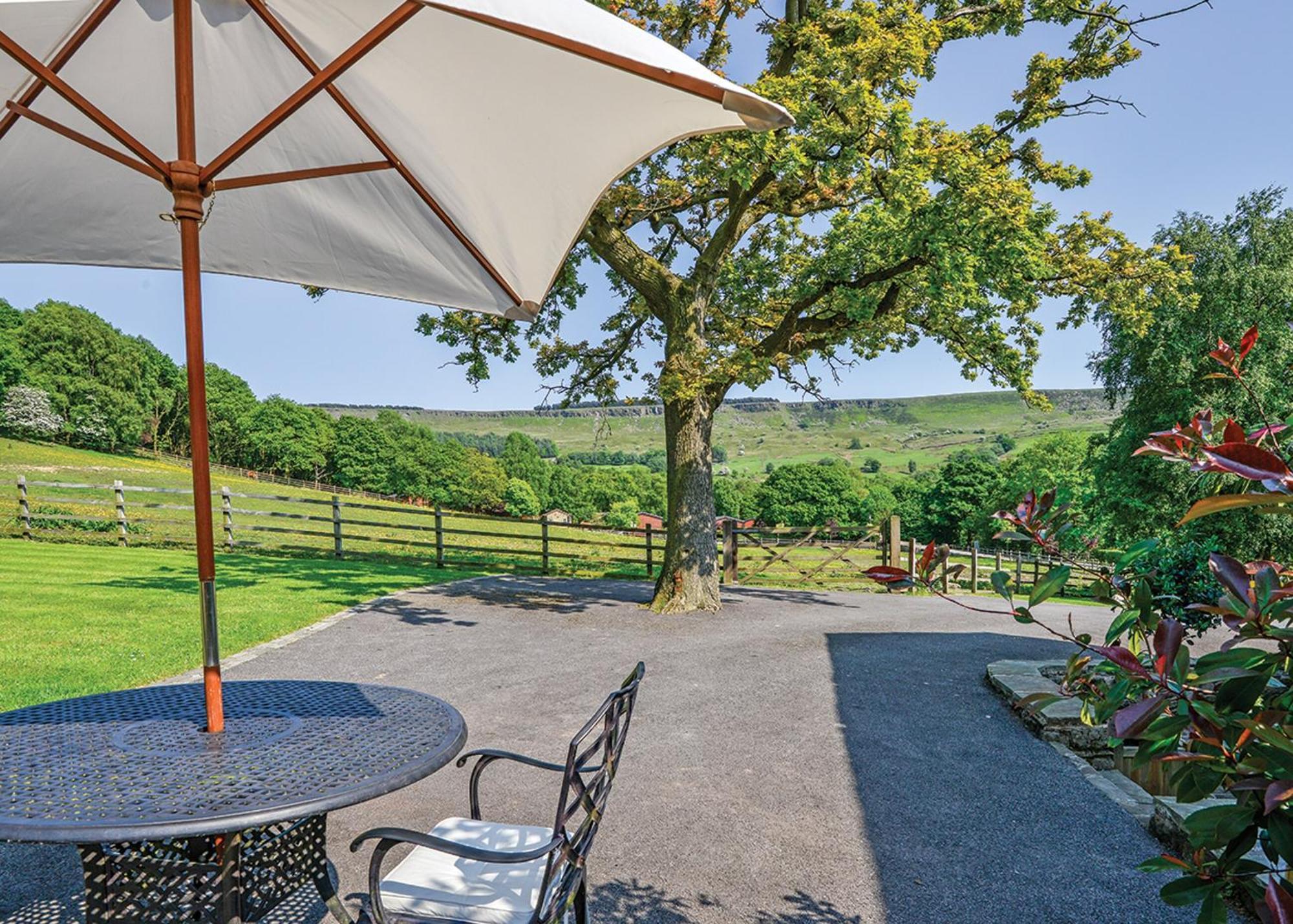 Charlesworth Lodges Glossop Rum bild