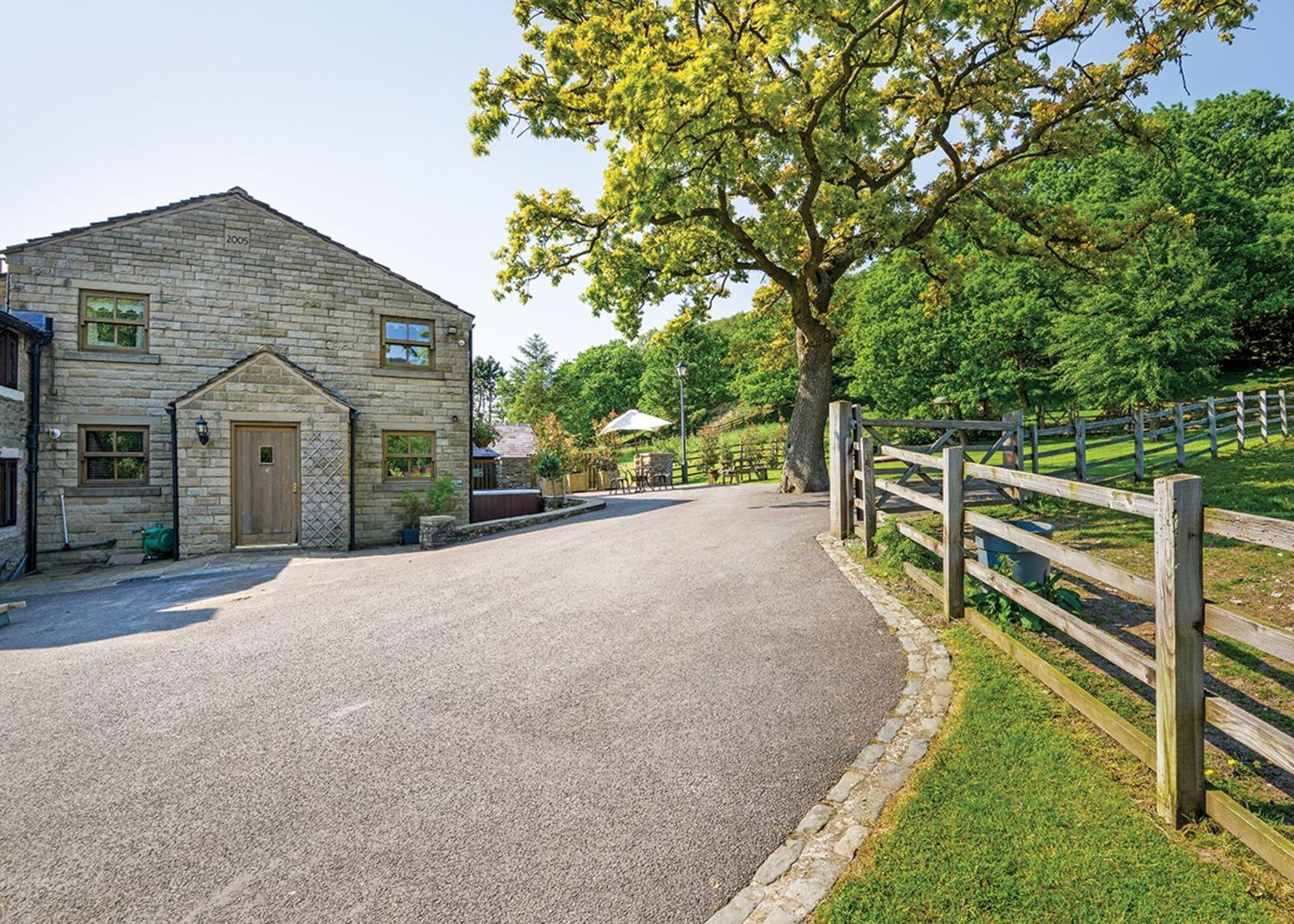 Charlesworth Lodges Glossop Rum bild